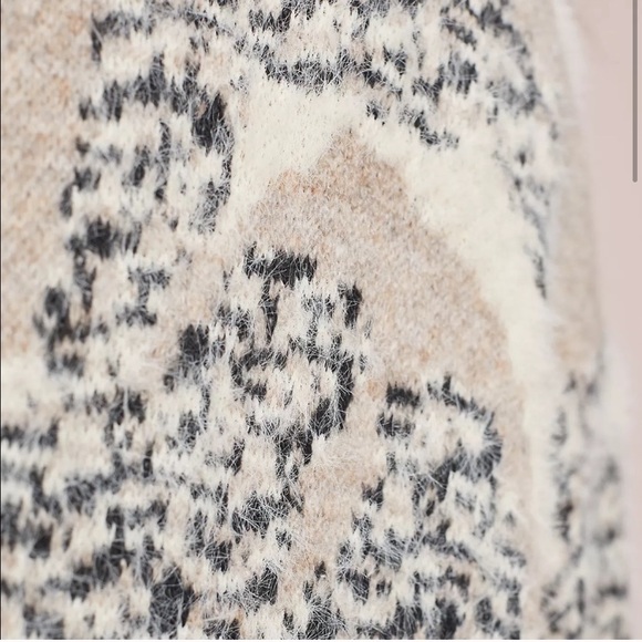 **SOLD** Anthropologie Winter Walk Fuzzy Kimono - Picture 4 of 7